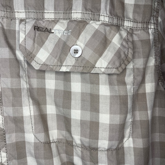Realtree SS Button Down Shirt Size Medium - Picture 4 of 5